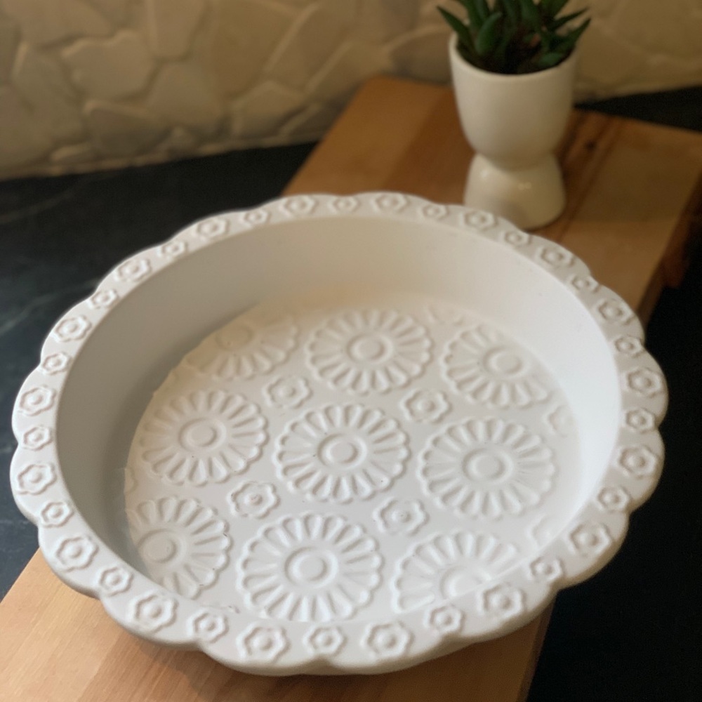 CIROA | Vintage Bake Shop Collection | Floral Embossed Ceramic Pie/Quiche Dish